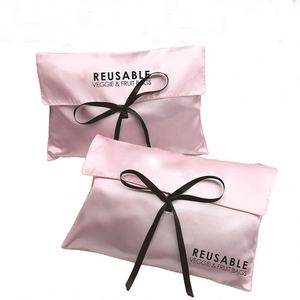 Pochette en satin noir personnalisée avec logo imprimé, idéale pour vêtements, extensions capillaires, perruques, emballage cadeau, sac anti-poussière en soie avec nœud – Réf. 2700357 - Product Image 1