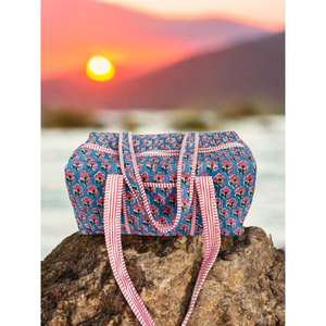 Bolsa de Lona Acolchada de Algodón Hecha a Mano con Elegante Estampado en Bloques, Ligera, Duradera, Interior Espacioso, Perfecta para Viajes de Fin de Semana y Gimnasio - Product Image 5