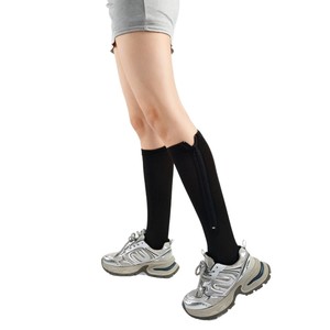 Calcetines de compresión hasta media pantorrilla para mujer con cremallera lateral, rayas negras, estilo deportivo para uso diario informal. - Product Image 4