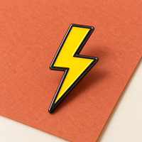Épinglette en émail personnalisée en forme de foudre jaune, badge métallique pour les marques énergétiques et les cadeaux d'événements