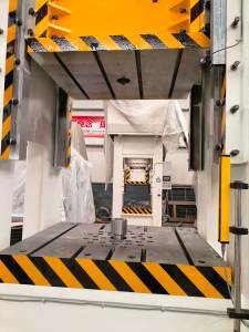 <span class=keywords><strong>Presse</strong></span> hydraulique NEWPOWER 200 tonnes, <span class=keywords><strong>presse</strong></span> hydraulique <span class=keywords><strong>à</strong></span> 4 colonnes avec commande PLC pour le formage industriel - Product Image 6