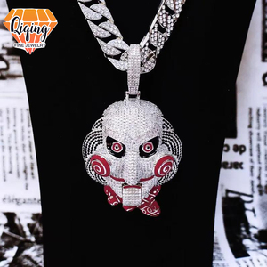 Colgante de Lujo con Incrustaciones de Diamantes de Imitación, Diseño de Personaje de Película de Terror Billy the Puppet, Joyería Hip Hop Brillante, Accesorios - Product Image 1