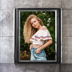 Caja de Luz LED Publicitaria con Diseño de Chica Sexy, Marco de Cierre Rápido, Fabricación China - Product Image 4