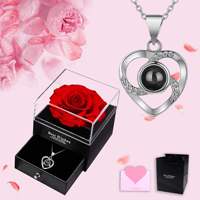 Boîte à bijoux en acrylique avec rose éternelle décorative et collier « Je t'aime » en 100 langues pour cadeau de vacances ou ornement de maison