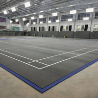 Revêtement de sol sportif acoustique durable en PVC Runsure 22db, à poser directement sur le béton pour les salles de réadaptation hospitalière, installation rapide