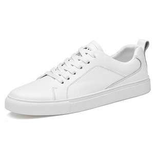 รองเท้าผ้าใบแบบสวมลำลองสำหรับผู้ชาย ผลิตจากวัสดุ PU คุณภาพสูง รับผลิตตามแบบ OEM พร้อมโลโก้ตามสั่ง - Product Image 1