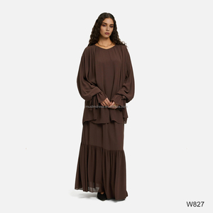 Completo Casual Islamico da <span class=keywords><strong>Donna</strong></span> in Due Pezzi: Blusa Larga Modesta con Volant e Polsini Annodabili e Gonna Lunga Maxi con Volant - Produzione Personalizzata e Ingrosso - Product Image 1