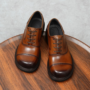 Chaussures en cuir pour hommes, cuir véritable, décontractées pour le travail, trois pièces avec des motifs décoratifs, incarnent le style britannique des chaussures en cuir - Product Image 3