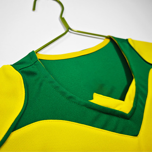 Maillot de football rétro en gros pour la maison, modèle 2004, personnalisable avec nom et numéro de l'équipe/joueur, 100 % polyester respirant, séchage rapide, short d'été - Product Image 4