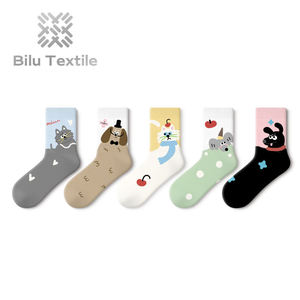มีสินค้าในสต็อก! ถุงเท้าการ์ตูนตลกๆ สำหรับผู้ชายและผู้หญิง ดีไซน์แปลกใหม่เพื่อเพิ่มความสดใสให้กับวันของคุณ! - Product Image 1