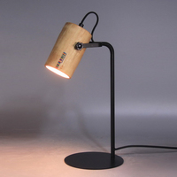 Lampe de bureau moderne haut de gamme en gros, corps en bois, abat-jour en bois, source lumineuse LED, culot d'ampoule E14/E26, design simple