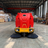 Balayeuse électrique industrielle Mech X6 Triple-Sweep, configuration standard, pour entrepôts et nettoyage des surfaces routières