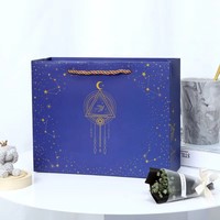 Valentijnsdag cadeauzakjes moderne chique elegante geprägte papieren shoppertasjes matte luxe grote paarse cadeauzak met handvatten