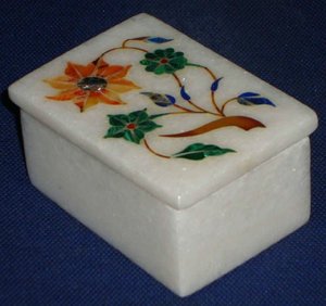 Diseño antiguo con forma de flor Mármol blanco Trabajo pulido a mano Trabajo glorioso Cajas de almacenamiento de joyas con incrustaciones de diseño personalizado - Product Image 3