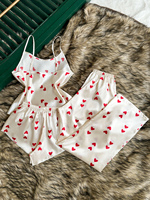 Ensemble pyjama 3 pièces en satin pour femme, imprimé cœurs, avec débardeur à fines bretelles, short et pantalon long respirant à taille élastique – Vente en gros usine