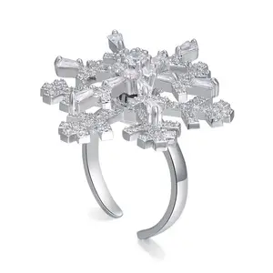 Decompression के उद्घाटन समायोज्य घूर्णन अंगूठी दो परत के साथ हिमपात का एक खंड डिजाइन घन Zirconia क्रिस्टल फैशन गहने उपहार