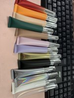 Tube souple vide en plastique PE pour emballage cosmétique (gloss, rouge à lèvres, baume à lèvres, exfoliant pour les lèvres) avec logo personnalisé OEM/ODM, 10ml, 15ml, 20ml