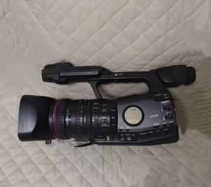 Cámara de Video Profesional Ca-non XF305 Full HD Usada en Oferta, Zoom Óptico de 18X - Product Image 2