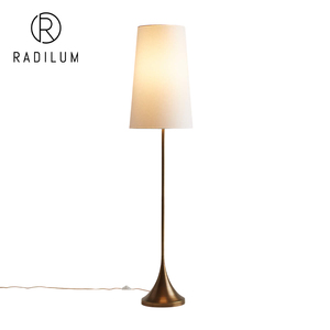 <span class=keywords><strong>Lampadaire</strong></span> en laiton moderne de luxe pour hôtel, style nordique, abat-jour en tissu, LED E26, vente en gros d'usine, lampe transfrontalière Seguin - Product Image 1