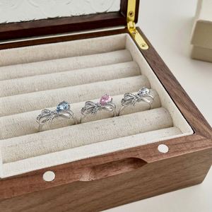 Anillo de Plata de Ley con Forma de Lazo, con Circonita Cúbica 5A, Regalo Único para el Día de San Valentín 2024, Marca Dylam - Product Image 5