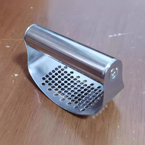 Stainless Steel Garlic Press Manual Kitchen Tool Arc Shaped Garlic Mincer Household Cooking Accessory - Product Image 1