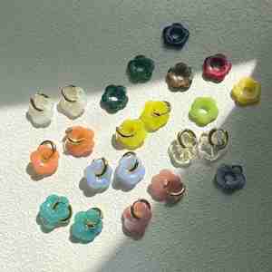 Pendientes de Resina con Flores, Estilo Europeo y Americano, Colgante de Color, Chapado en Oro de 18K, Acero Inoxidable, Hermosos Pendientes para Mujer - Product Image 2