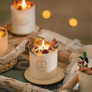 Coffret Cadeau Bougie Aromathérapie Faite Main 100% Biologique Végane Style Forêt avec Ornement Fleur Éternelle – Cadeau Compagnon Saint-Valentin - Product Image 1