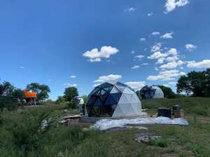 บ้านเคลื่อนที่ทรงแคปซูลอวกาศสุดฮิตบนอินเทอร์เน็ต สำหรับพักผ่อน สำนักงาน หรือพื้นที่ชมวิว  ตกแต่งกระจกให้ชมท้องฟ้าเต็มไปด้วยดวงดาว ปรับแต่งได้ตามต้องการ - Product Image 2