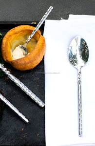 Couverts en acier inoxydable de haute qualité forgés à la main-Ensemble de salle à manger durable de 4 pièces Ustensiles modernes pour des repas élégants - Product Image 2