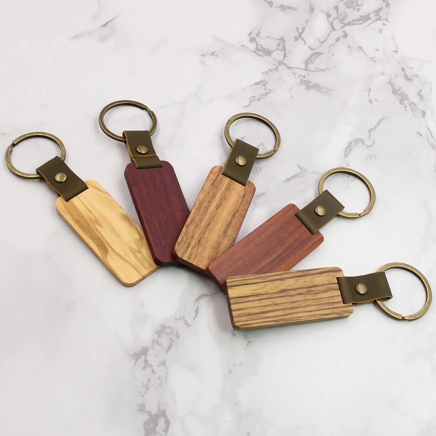 Porte-clés personnalisé en bois de noyer, avec boucle en cuir, cadeau d'anniversaire pour lui, 3e anniversaire