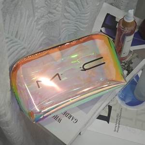 Trousse de toilette grande capacité, imperméable, en TPU holographique, avec couture - Product Image 4