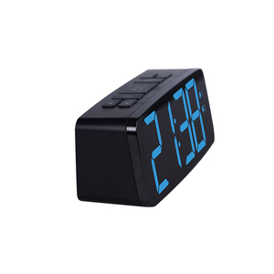 Réveil de bureau moderne pour personnes âgées avec <span class=keywords><strong>radio</strong></span>, grand écran LED et fonction snooze - Product Image 2