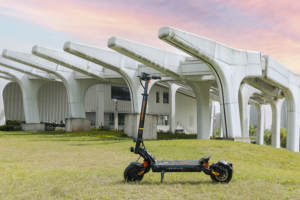 Trottinette électrique G2 Master, autonomie de 70 km, 52V 20.8Ah, double transmission, amortisseurs hydrauliques, pneus de 10 pouces, écran LCD, design pliable - Product Image 2