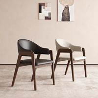 Chaise de salle à manger en bois massif de style nordique en forme de A avec accoudoirs, modèle haut de gamme de luxe léger 2025 pour usage domestique et commercial