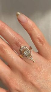 ต่างหูเพชรทรงบาแกตต์ทอง 14K |   ศิลปะเรขาคณิตสไตล์อาร์ตเดโค - Product Image 2
