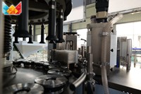 Machine d'étiquetage rotative à colle thermofusible OPP de haute précision pour bouteilles en plastique PET, 6000-15000 BPH, avec système de contrôle intelligent PLC
