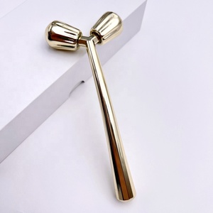 Rouleau <span class=keywords><strong>de</strong></span> Massage Facial 3d en <span class=keywords><strong>forme</strong></span> <span class=keywords><strong>de</strong></span> Y, Logo personnalisé, <span class=keywords><strong>barre</strong></span> <span class=keywords><strong>de</strong></span> beauté, raffermissement <span class=keywords><strong>de</strong></span> <span class=keywords><strong>la</strong></span> peau, en métal doré - Product Image 2