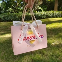 Sacs en papier blancs de luxe recyclables pour boutiques, personnalisables avec logo, fermeture magnétique UV, pour emballage cadeau cosmétique et artisanat, vente en gros