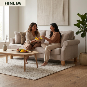 Sofá Moderno de 3 Plazas en Tela Resistente Color Beige con Patas de Roble Malayo, Diseño Clásico con Brazos Enrollados al Estilo Inglés y Respaldo Acolchado para Sala de Estar - Product Image 1