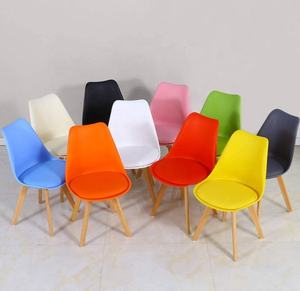 Prezzo di fabbrica soggiorno chaise lounge chair gambe in legno massello di faggio nero PP plastica Eamss lounge vendite di sedie - Product Image 6