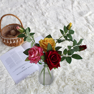 Rosa <span class=keywords><strong>de</strong></span> Terciopelo, Flor Artificial, Rosa <span class=keywords><strong>de</strong></span> <span class=keywords><strong>Esquina</strong></span>, Decoración para el Hogar y Restaurantes, Materiales Florales <span class=keywords><strong>de</strong></span> Seda, Fabricante Directo, Ramo <span class=keywords><strong>de</strong></span> Mano - Product Image 1