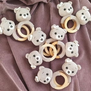 Amigurumi Super Cute Bear Sonajeros Seguro y cómodo Mango <span class=keywords><strong>de</strong></span> madera <span class=keywords><strong>de</strong></span> haya para bebés Regalos <span class=keywords><strong>de</strong></span> <span class=keywords><strong>ganchillo</strong></span> para bebés - Product Image 2