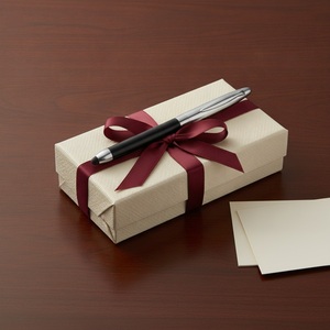 Elegante Bolígrafo Metálico de Doble Función con Textura de Fibra de Carbono / Cuerpo de Cuero Sintético con Tapa Desmontable, Personalizable con Logotipo, Ideal para Regalo - Product Image 5