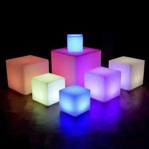 Forniture per decorazioni per eventi all'aperto led bar cube sedie a cubo con sgabello cubo con led in plastica