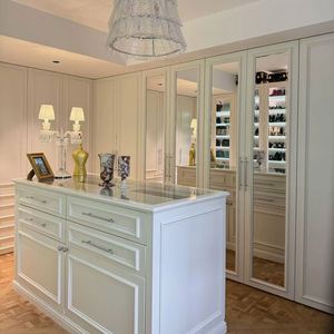 Armario de Madera Moderno Independiente con Gabinetes para Bolsos y Tacones Altos para Dormitorio, Apartamento, Sala de Estar y Uso en Hoteles - Product Image 3