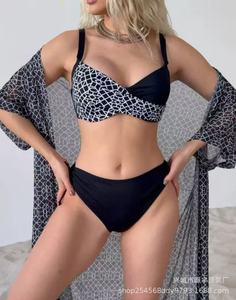 Ensemble bikini trois pièces européen et américain 2026, tendance, avec armatures et push-up, maillot de bain sexy pour femme, idéal plage, piscine, vacances d'été - Product Image 3