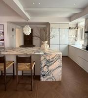 Panneau de table à manger en marbre naturel rose fumé poli, motif de luxe, fond mural de salle de bain rose aurore