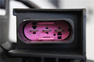 مروحة تبريد للسيارة 6R0121207L عالية المبيعات، محرك تيار مستمر 12 فولت، مروحة محرك لسيارات سيات إيبيزا وسكودا فابيا وفولكس فاجن بولو - Product Image 3