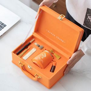 Coffret Cadeau d'Entreprise Haut de Gamme avec Carnet, Mug, Marque-page et Stylo – Articles Souvenirs du Nouvel An – Coffret Texturé - Product Image 4