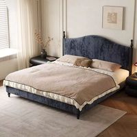 Lit en tissu chenille français, lit plateforme en bois massif rétro du milieu du siècle avec piliers romains pour chambre double